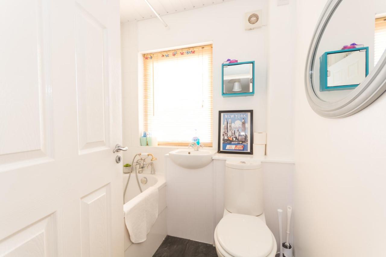 Excellent Location - City Centre - Parking - 4 Beds -2 Bedrooms Belfast Buitenkant foto