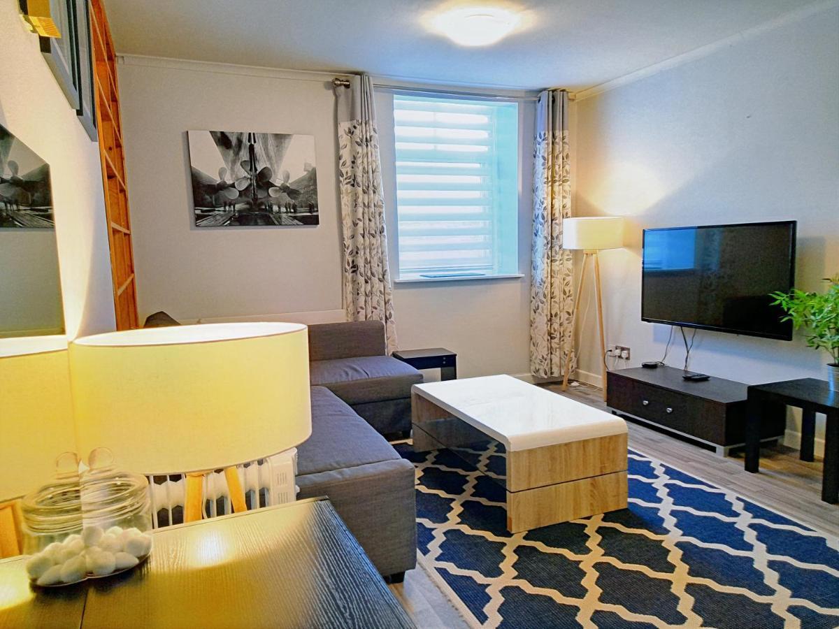 Excellent Location - City Centre - Parking - 4 Beds -2 Bedrooms Belfast Buitenkant foto