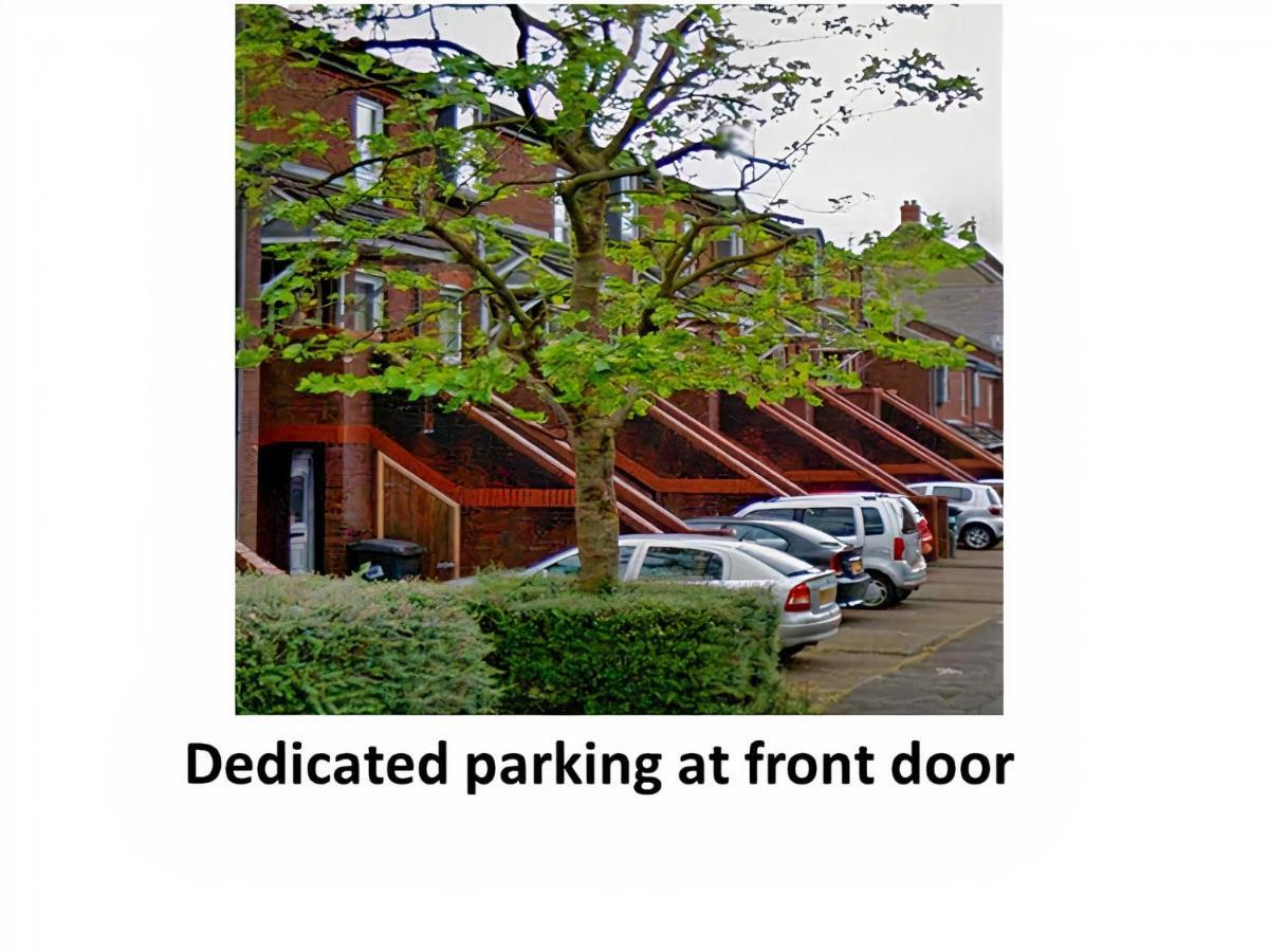 Excellent Location - City Centre - Parking - 4 Beds -2 Bedrooms Belfast Buitenkant foto