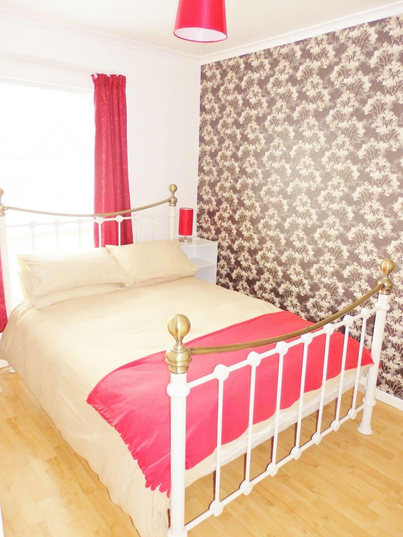 Excellent Location - City Centre - Parking - 4 Beds -2 Bedrooms Belfast Buitenkant foto