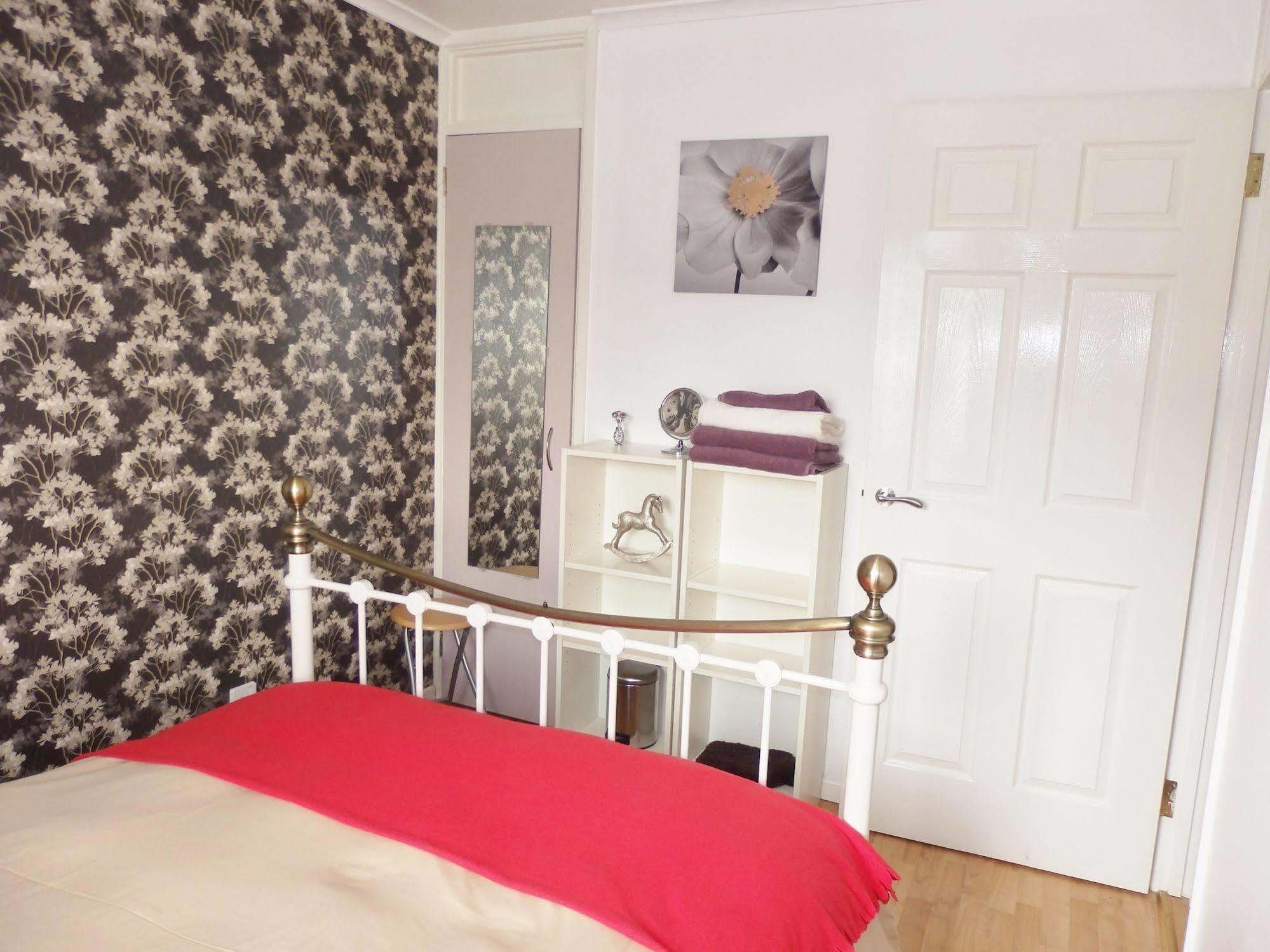 Excellent Location - City Centre - Parking - 4 Beds -2 Bedrooms Belfast Buitenkant foto